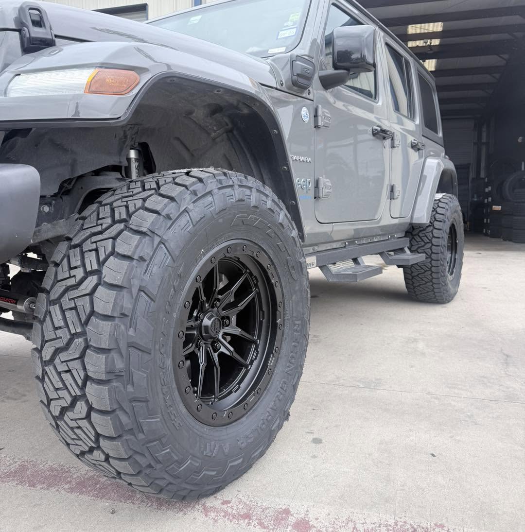 Lifted Bronco Rims & Tires 1