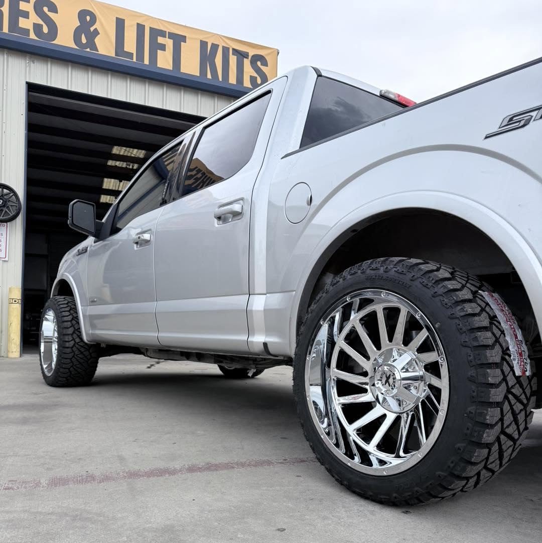 Black Truck Rims & Lift 1